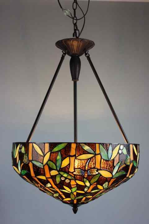 2Y737 - handcrafted Tiffany stained glass lamp