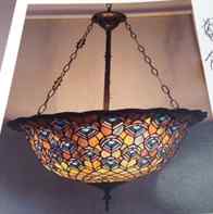 4R977 - handcrafted Tiffany stained glass lamp