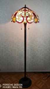 18088FLR18 - handcrafted Tiffany stained glass lamp