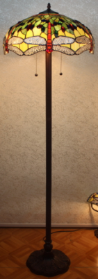 305G/18FLR - handcrafted Tiffany stained glass lamp