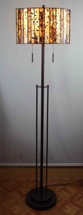 3W479 - handcrafted Tiffany stained glass lamp