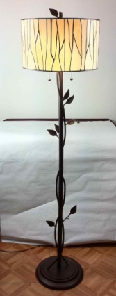 V7339 - handcrafted Tiffany stained glass lamp