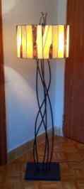 X8192 - handcrafted Tiffany stained glass lamp