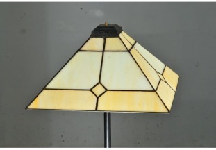 N8040CA - handcrafted Tiffany stained glass lamp
