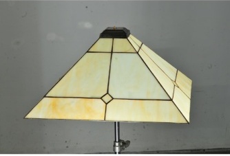 N8046CA - handcrafted Tiffany stained glass lamp