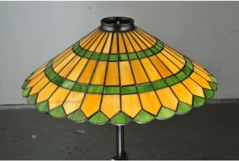 N8099CA - handcrafted Tiffany stained glass lamp