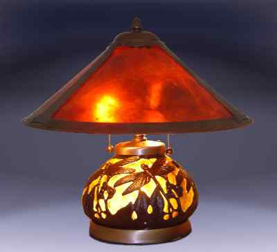 1788/662 - Handcrafted Stained Glass Lamp