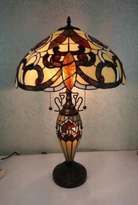 7624 - handcrafted Tiffany stained glass lamp