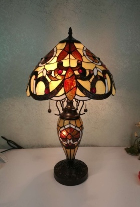7625 - handcrafted Tiffany stained glass lamp