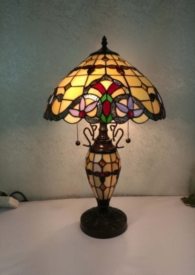 7627 - handcrafted Tiffany stained glass lamp