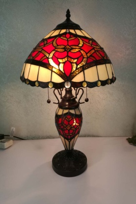 7629 - handcrafted Tiffany stained glass lamp