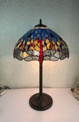 7636-18 - handcrafted Tiffany stained glass lamp