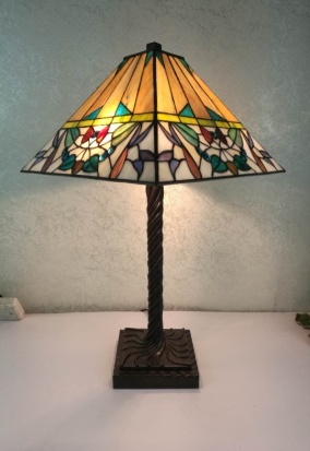 7647 - handcrafted Tiffany stained glass lamp