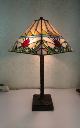 7648 - handcrafted Tiffany stained glass lamp