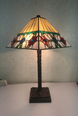 7649 - handcrafted Tiffany stained glass lamp