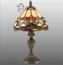G083126 - handcrafted Tiffany stained glass lamp