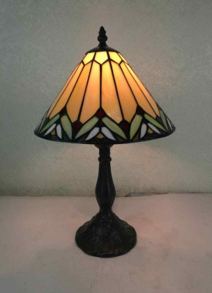 G101980 - handcrafted Tiffany stained glass lamp