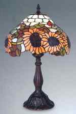 G121556 - handcrafted Tiffany stained glass lamp