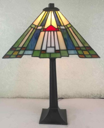 G121970 - handcrafted Tiffany stained glass lamp