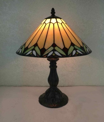 G121980 - handcrafted Tiffany stained glass lamp