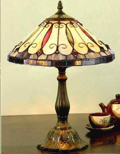 G127040 - handcrafted Tiffany stained glass lamp