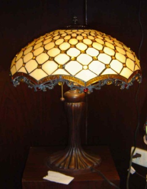 TFW9001/14TL - handcrafted Tiffany stained glass lamp