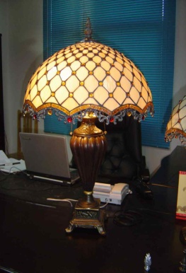 TFW9001/20TL - handcrafted Tiffany stained glass lamp