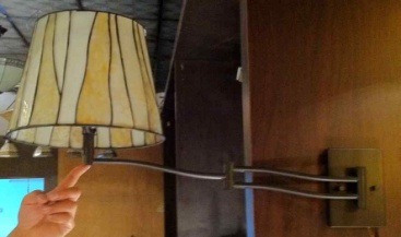 2K015 - handcrafted Tiffany stained glass lamp