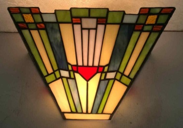 W121970 - handcrafted Tiffany stained glass lamp