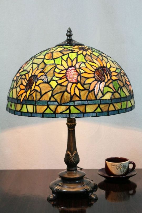 Tiffany 12 Inch Table Lamp 2 - DETAIL_27388928_283834_3320013 - handcrafted Tiffany stained glass lamp