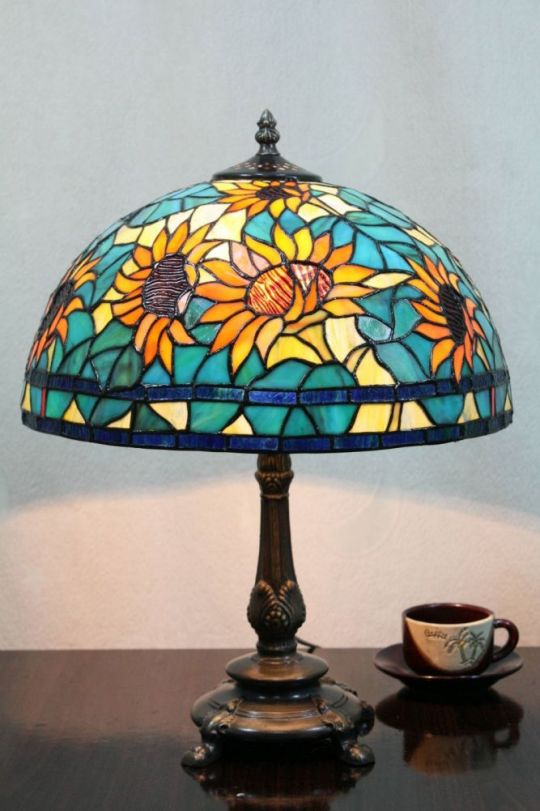 Tiffany 12 Inch Table Lamp 2 - DETAIL_27388928_283834_3320020 - handcrafted Tiffany stained glass lamp