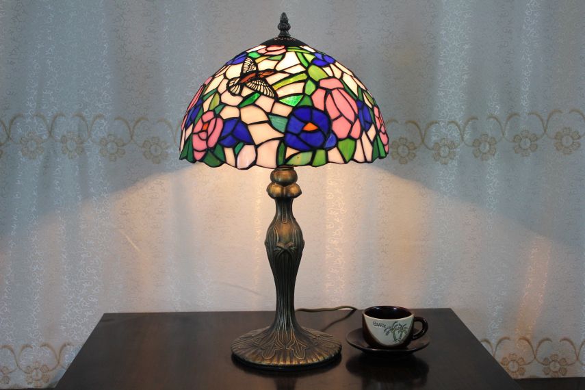 Tiffany 12 Inch Table Lamp 2 - DETAIL_27388928_283834_3320033 - handcrafted Tiffany stained glass lamp