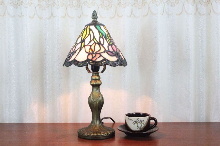 Tiffany 5 Inch Table Lamp - DETAIL_27388928_283826_3319647 - handcrafted Tiffany stained glass lamp