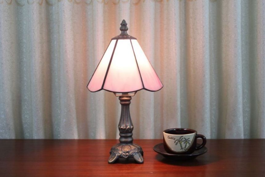 Tiffany 6 Inch Table Lamp - DETAIL_27388928_283828_3319678 - handcrafted Tiffany stained glass lamp