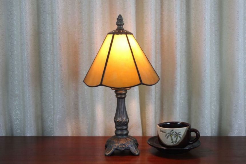Tiffany 6 Inch Table Lamp - DETAIL_27388928_283828_3319679 - handcrafted Tiffany stained glass lamp