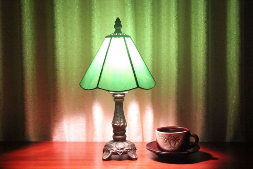 Tiffany 6 Inch Table Lamp - DETAIL_27388928_283828_3319681 - handcrafted Tiffany stained glass lamp