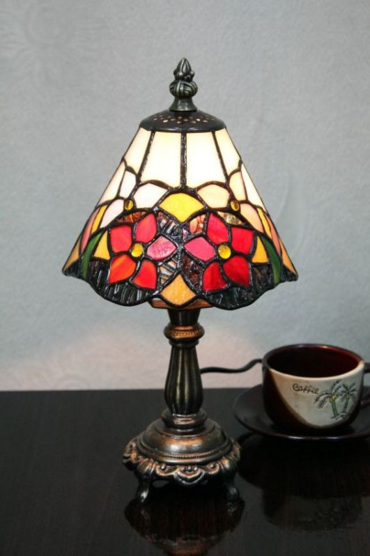 Tiffany 6 Inch Table Lamp - DETAIL_27388928_283828_3319672 - handcrafted Tiffany stained glass lamp