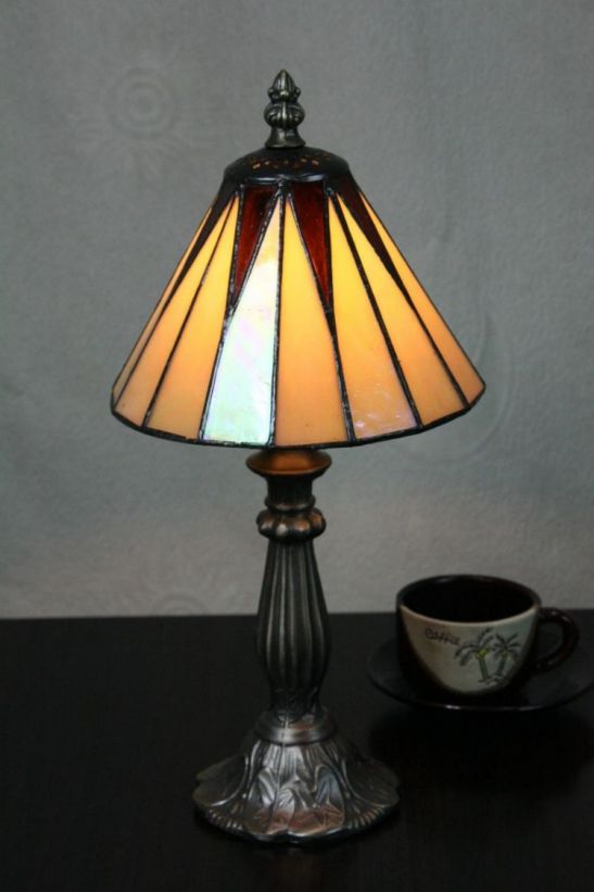Tiffany 7 Inch Table Lamp - DETAIL_27388928_283829_3319687 - handcrafted Tiffany stained glass lamp