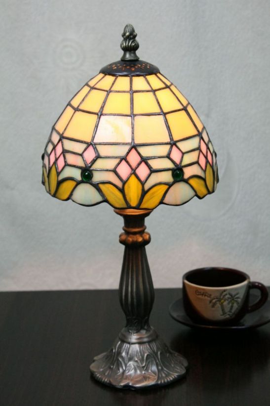 Tiffany 7 Inch Table Lamp - DETAIL_27388928_283829_3319697 - handcrafted Tiffany stained glass lamp