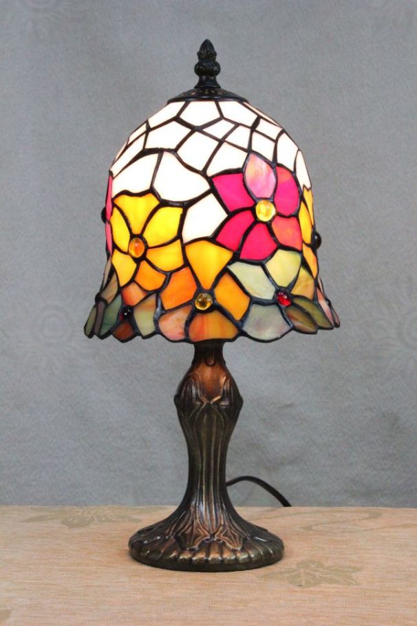 Tiffany 7 Inch Table Lamp - DETAIL_27388928_283829_3319706 - handcrafted Tiffany stained glass lamp