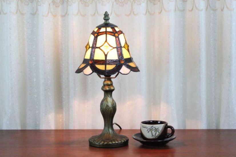Tiffany 7 Inch Table Lamp - DETAIL_27388928_283829_3319703 - handcrafted Tiffany stained glass lamp