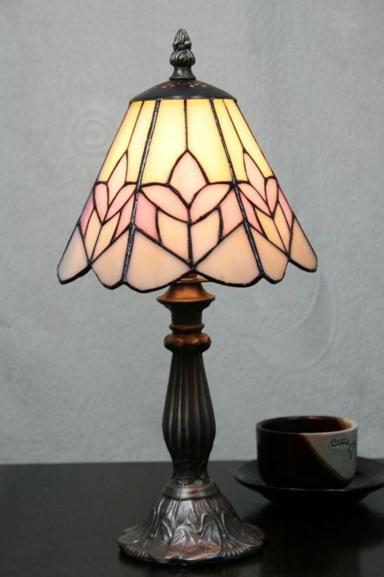 Tiffany 7 Inch Table Lamp - DETAIL_27388928_283829_3319688 - handcrafted Tiffany stained glass lamp