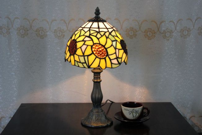 Tiffany 8 Inch 1 Table Lamp - DETAIL_27388928_283830_3319764 - handcrafted Tiffany stained glass lamp