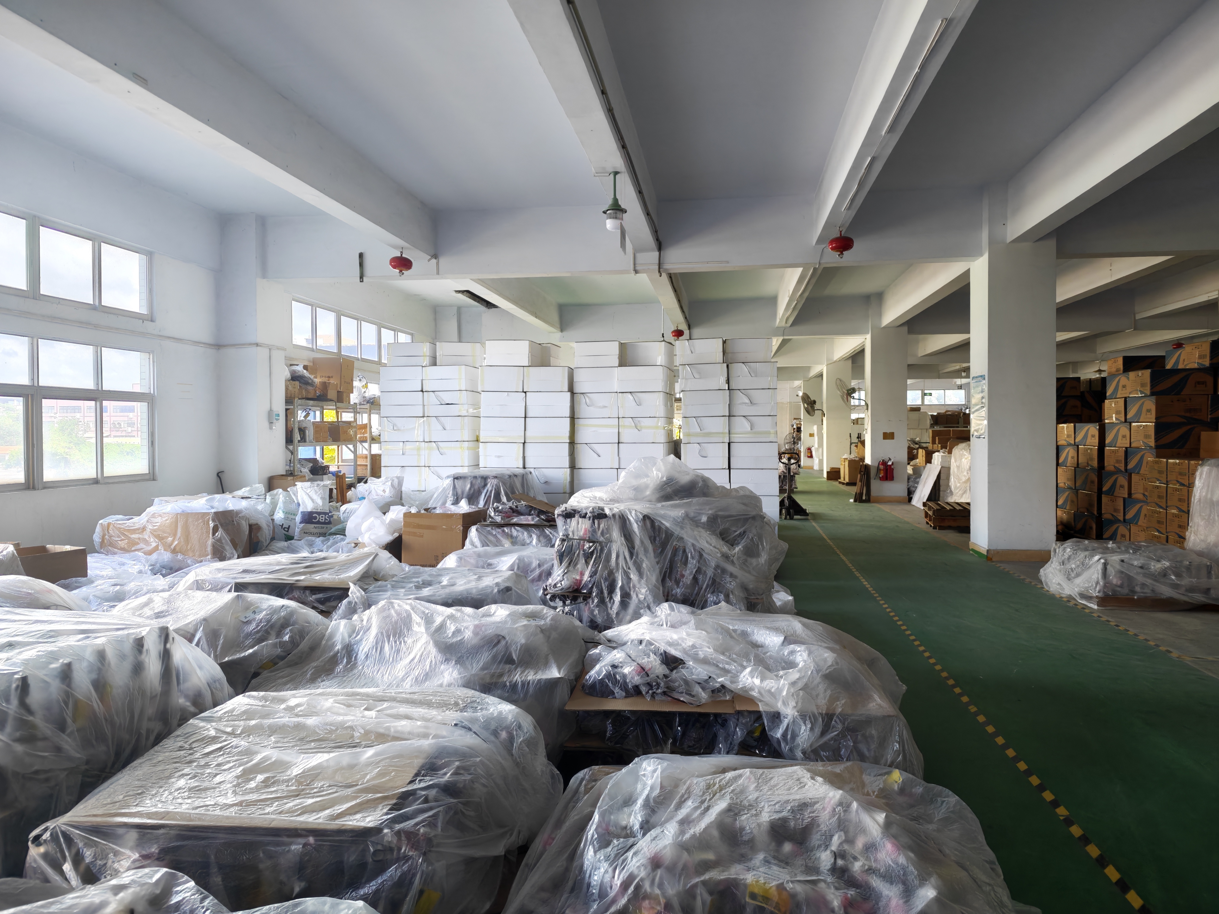 Dong Yuan Lighting warehouse for Tiffany lamp materials and finished goods