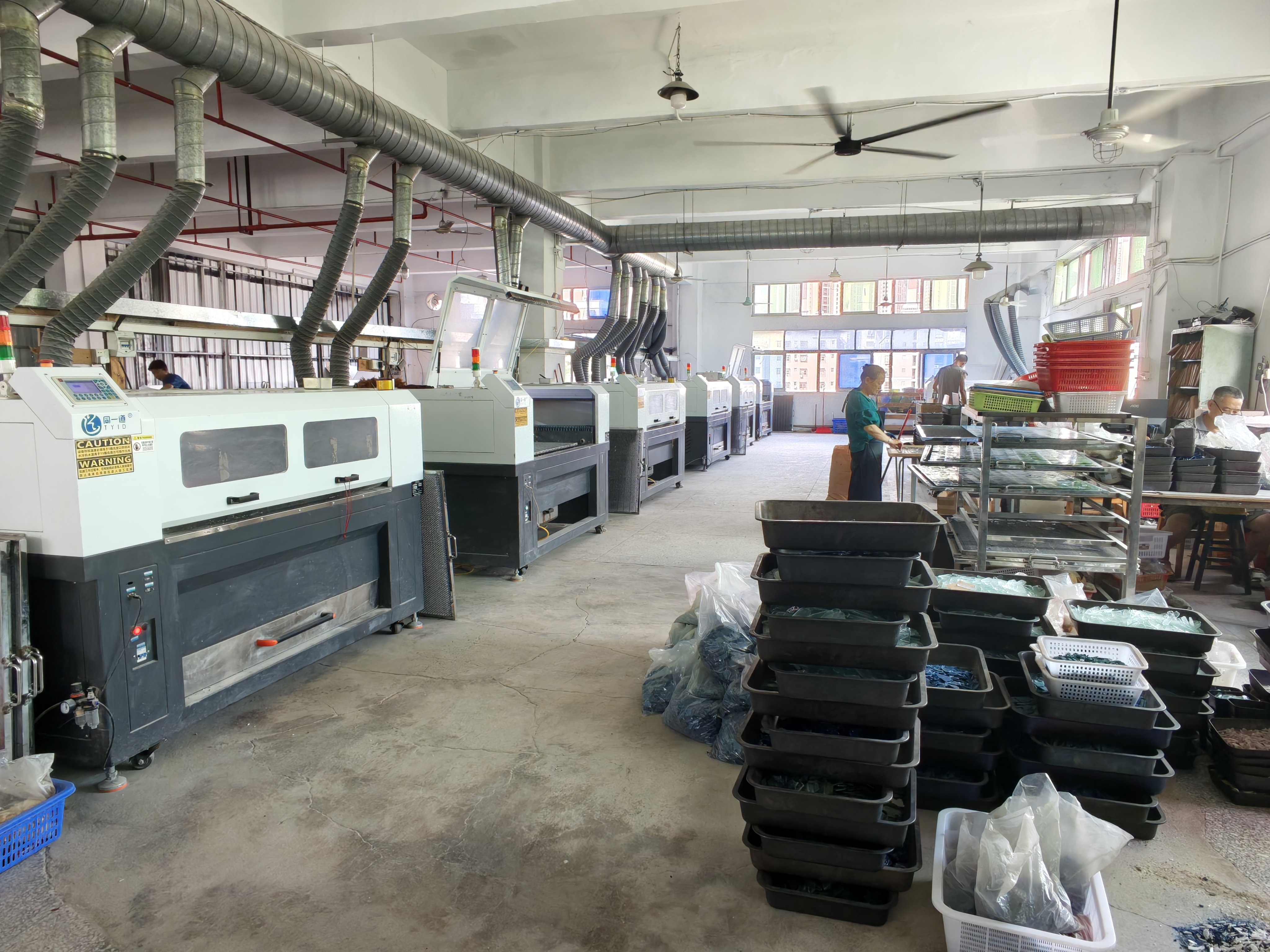 Laser glass cutting machine used for stained glass lamp production